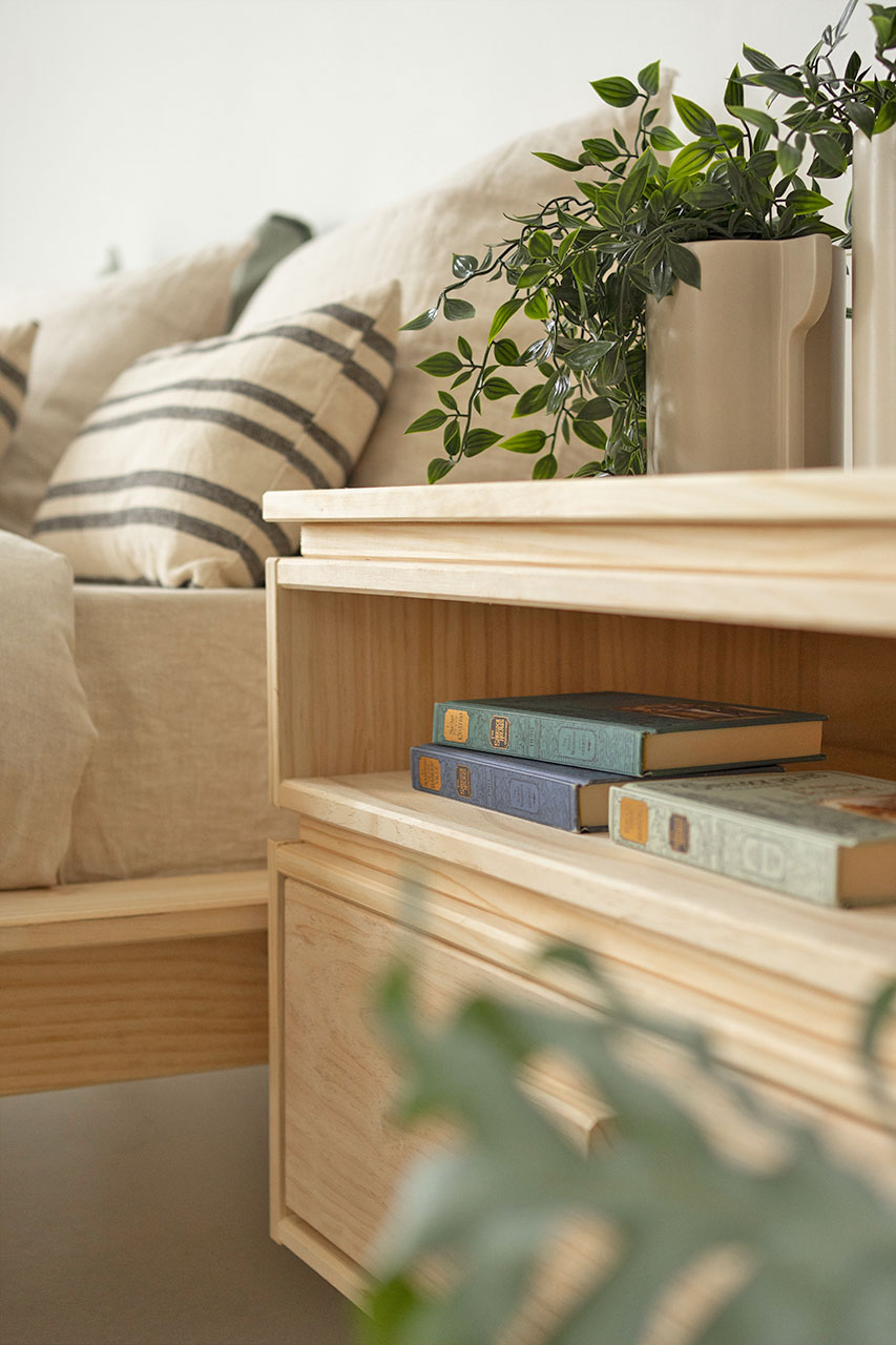 Imagen de ambiente 3 para:Mesita de noche de dise&ntilde;o de madera natural
